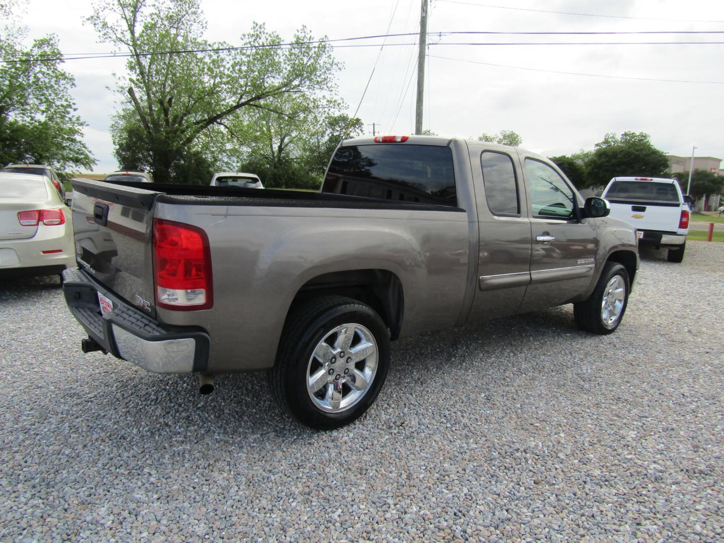 2012 Bronze /Tan GMC Sierra 1500 SLE Ext. Cab 2WD (1GTR1VE04CZ) with an 5.3L V8 OHV 16V FFV engine, Automatic transmission, located at 15016 S Hwy 231, Midland City, AL, 36350, (334) 983-3001, 31.306210, -85.495277 - Photo#7